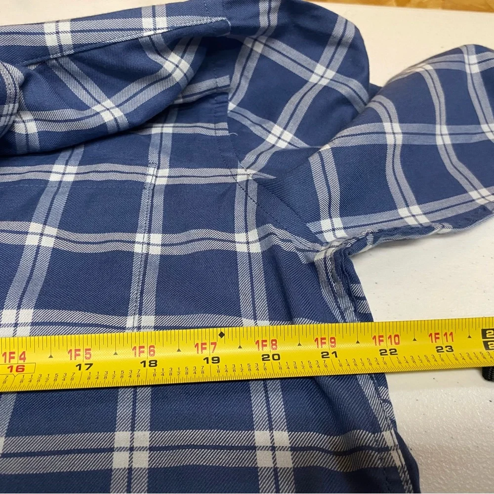 Izod button up shirt mens size medium plaid collared blue new with tags